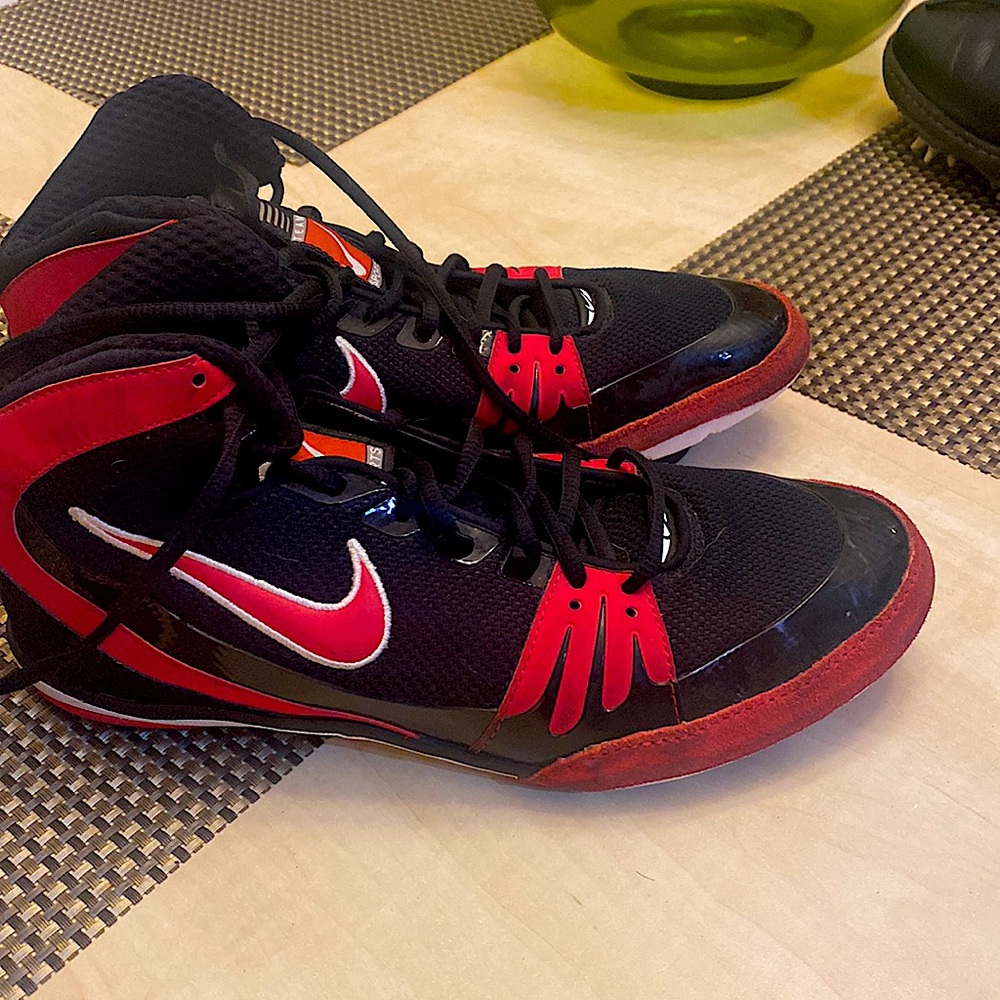 Mens 10.5 Nike Wrestling shoes - only worn a few times and at meets